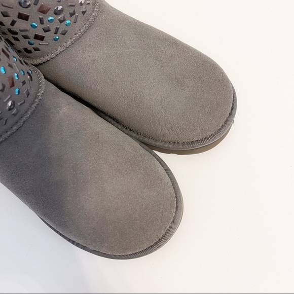 NWT UGG CLASSIC MINI STUD II BOOTS - Picture 6 of 10